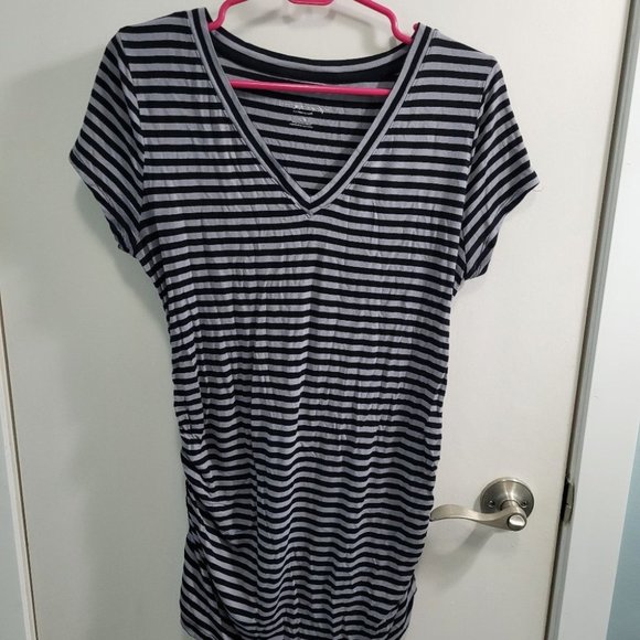 Medium Liz Lange Maternity Striped V-Neck Side-Ruche Tee - Picture 1 of 7